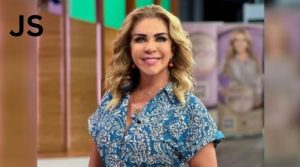 Rocio Sanchez Azuara Posa Vestido Rosa Barbie 59 Anos