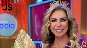 Rocio Sanchez Azuara Posa Vestido Rosa Barbie 59 Anos